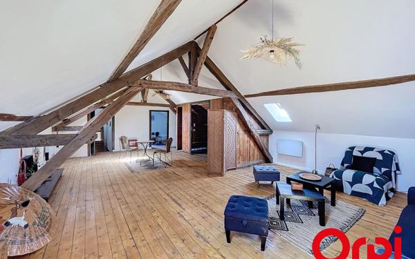 Maison à vendre    8 pièces • 563,90 m2 Les Aix-d'Angillon