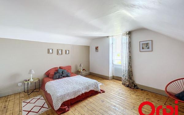 Maison à vendre    8 pièces • 563,90 m2 Les Aix-d'Angillon