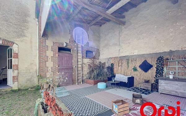 Maison à vendre    8 pièces • 563,90 m2 Les Aix-d'Angillon