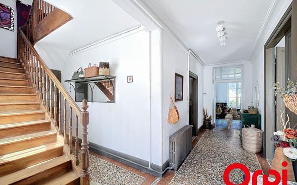 Maison à vendre    8 pièces • 563,90 m2 Les Aix-d'Angillon