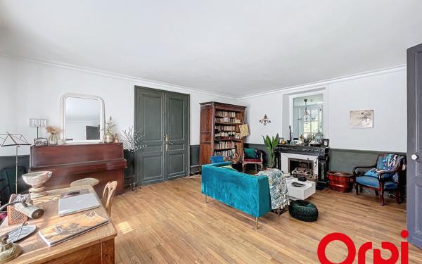 Maison à vendre    8 pièces • 563,90 m2 Les Aix-d'Angillon