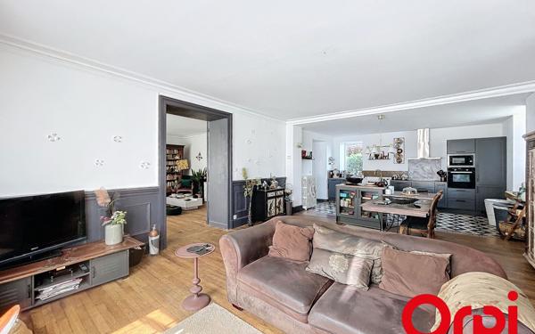 Maison à vendre    8 pièces • 563,90 m2 Les Aix-d'Angillon