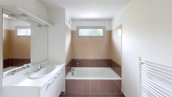 MEYZIEU CENTRE T4 85M², TERRASSE, GARAGE DOUBLE