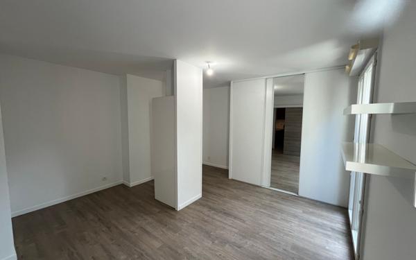 Appartement à louer    1 pièce •  Massy