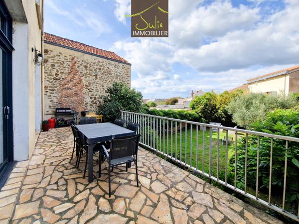 MAISON HYPER CENTRE VILLE BRESSUIRE 250m² habitable avec jardin et garage