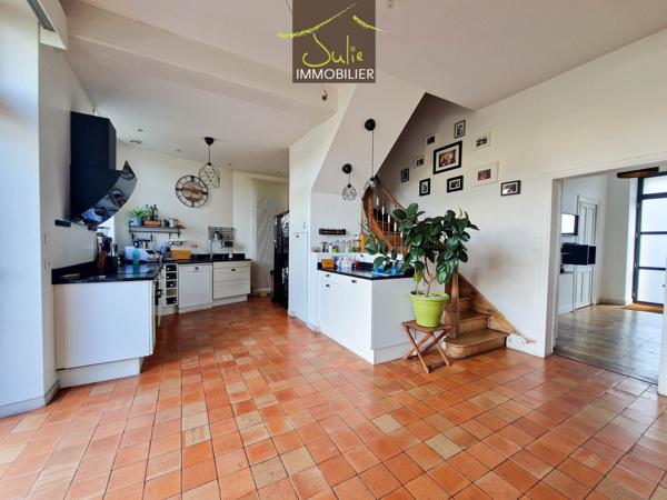 MAISON HYPER CENTRE VILLE BRESSUIRE 250m² habitable avec jardin et garage