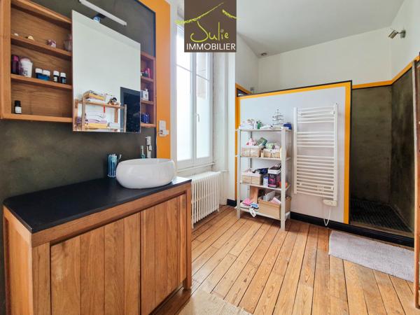 MAISON HYPER CENTRE VILLE BRESSUIRE 250m² habitable avec jardin et garage
