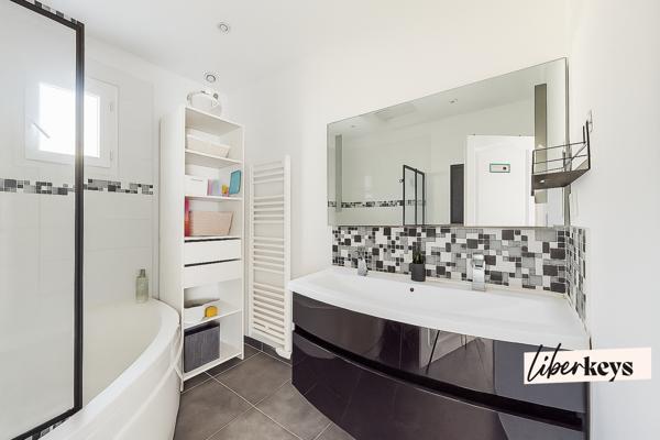 Maison familiale moderne 3 chambres avec piscine - Quartier calme