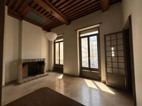APPARTEMENT T5 A LOUER - LYON 2EME ARRONDISSEMENT Gailleton-A. Comte 137.56 m 2 2 000 € charges comprises par mois