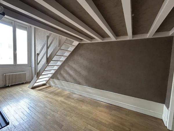 APPARTEMENT T5 A LOUER - LYON 2EME ARRONDISSEMENT Gailleton-A. Comte 137.56 m 2 2 000 € charges comprises par mois
