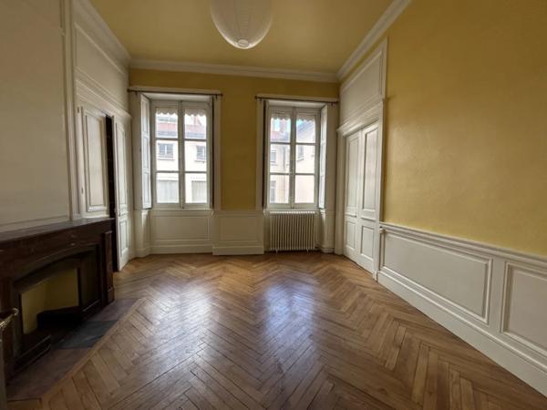 APPARTEMENT T5 A LOUER - LYON 2EME ARRONDISSEMENT Gailleton-A. Comte 137.56 m 2 2 000 € charges comprises par mois