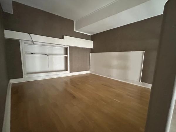 APPARTEMENT T5 A LOUER - LYON 2EME ARRONDISSEMENT Gailleton-A. Comte 137.56 m 2 2 000 € charges comprises par mois