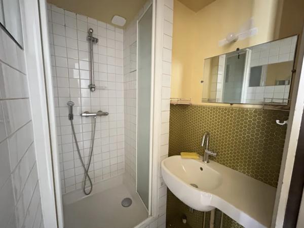 APPARTEMENT T5 A LOUER - LYON 2EME ARRONDISSEMENT Gailleton-A. Comte 137.56 m 2 2 000 € charges comprises par mois