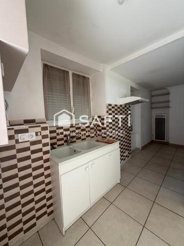 Maison rénovée  avec terrain sans vis-à-vis dans le centre de DANGE SAINT ROMAIN Ideal investisseur