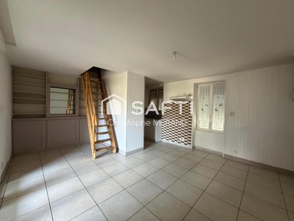 Maison rénovée  avec terrain sans vis-à-vis dans le centre de DANGE SAINT ROMAIN Ideal investisseur