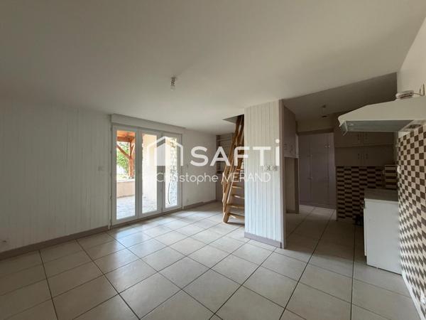 Maison rénovée  avec terrain sans vis-à-vis dans le centre de DANGE SAINT ROMAIN Ideal investisseur