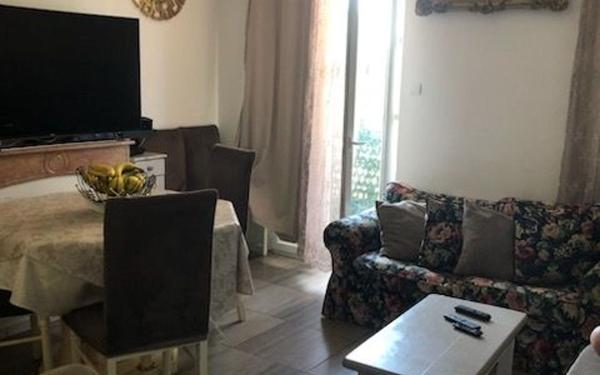 Immeuble à vendre    9 pièces •  Toulon