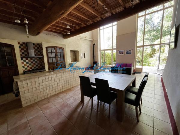 Sur hauteur du col des Brousses, maison en pierres de caractère avec studio indépendant, garage sur 707m2 de