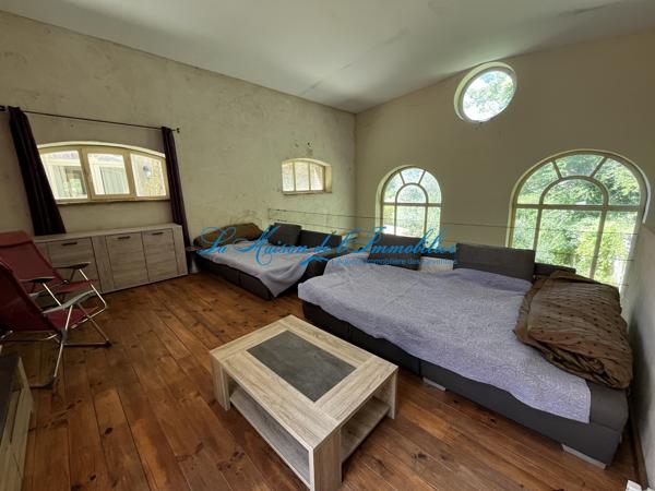 Sur hauteur du col des Brousses, maison en pierres de caractère avec studio indépendant, garage sur 707m2 de