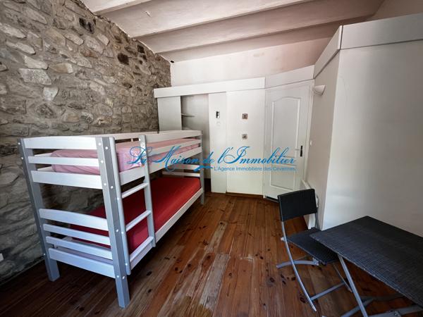 Sur hauteur du col des Brousses, maison en pierres de caractère avec studio indépendant, garage sur 707m2 de
