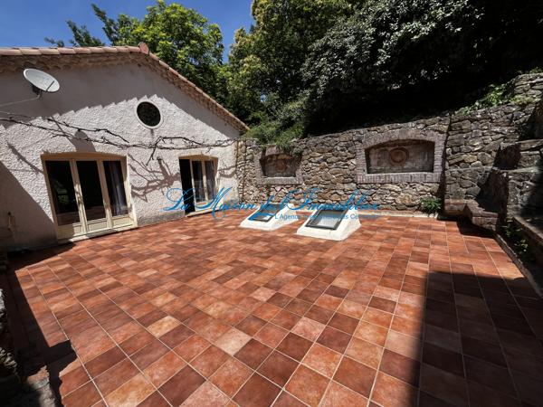 Sur hauteur du col des Brousses, maison en pierres de caractère avec studio indépendant, garage sur 707m2 de