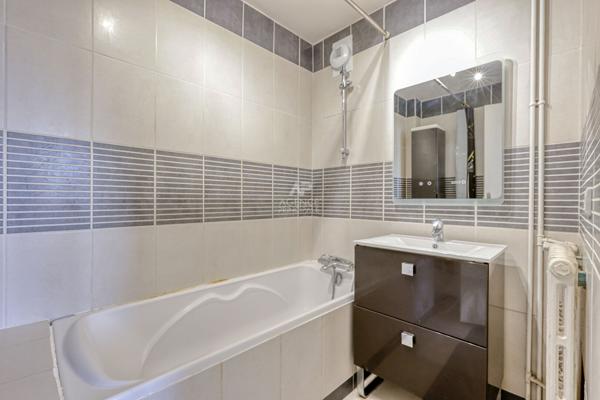 Appartement Nanterre 2 pièce(s) 47.01 m2 € 289 000 ** - Référence 15269