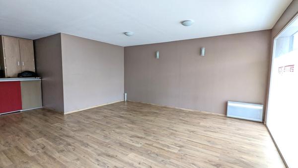 Local commercial en rdc actuellement exploité en salle de yoga.