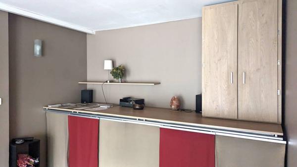 Local commercial en rdc actuellement exploité en salle de yoga.