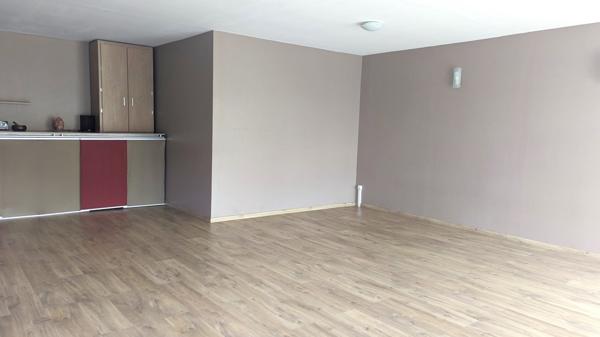 Local commercial en rdc actuellement exploité en salle de yoga.