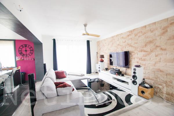 Maison avec piscine sur 2100 m²