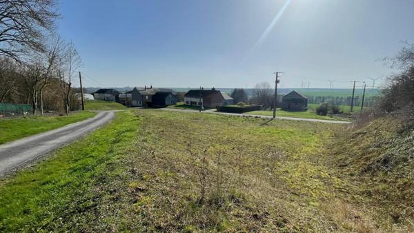 Inaumont : terrain de 1656m² au calme verdoyant.