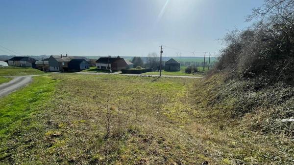 Inaumont : terrain de 1656m² au calme verdoyant.