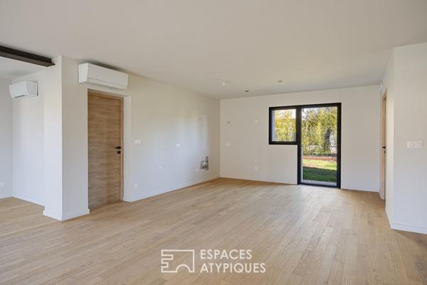 Maison moderne avec piscine proche du centre-ville.