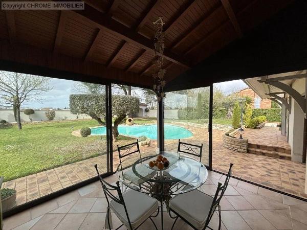 Vente                                                      Maison
                        
                     6 pièces                      174 m2                     à Sainte-Bazeille