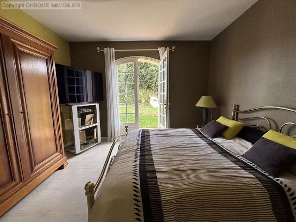 Vente                                                      Maison
                        
                     6 pièces                      174 m2                     à Sainte-Bazeille