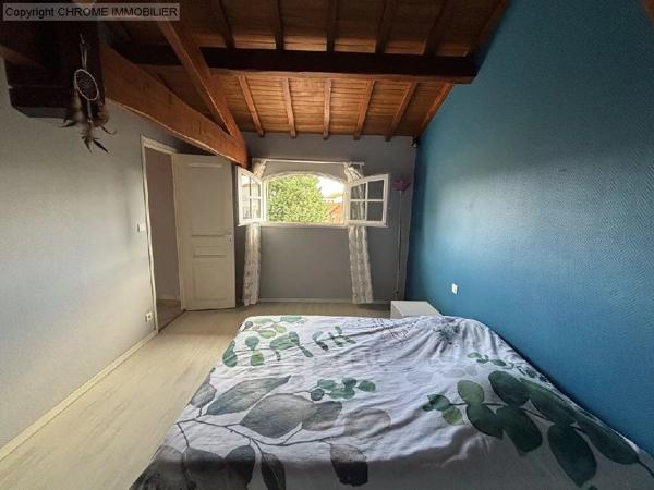 Vente                                                      Maison
                        
                     6 pièces                      174 m2                     à Sainte-Bazeille