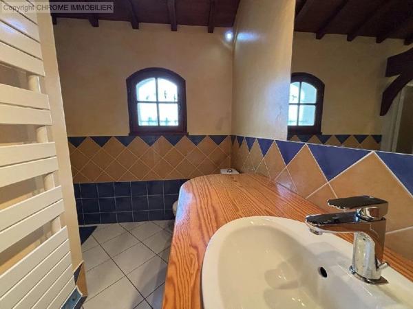 Vente                                                      Maison
                        
                     6 pièces                      174 m2                     à Sainte-Bazeille