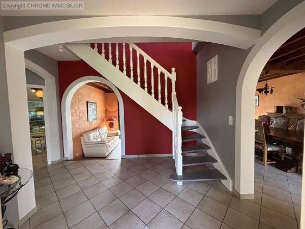 Vente                                                      Maison
                        
                     6 pièces                      174 m2                     à Sainte-Bazeille