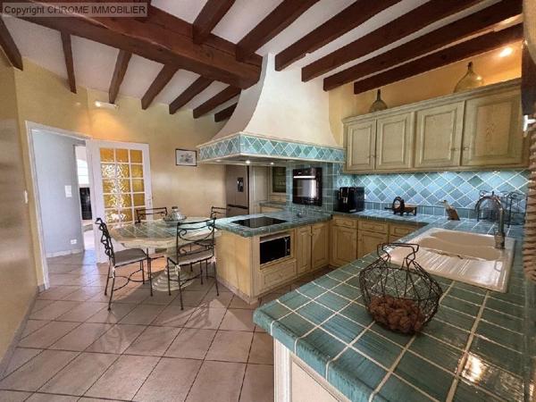 Vente                                                      Maison
                        
                     6 pièces                      174 m2                     à Sainte-Bazeille