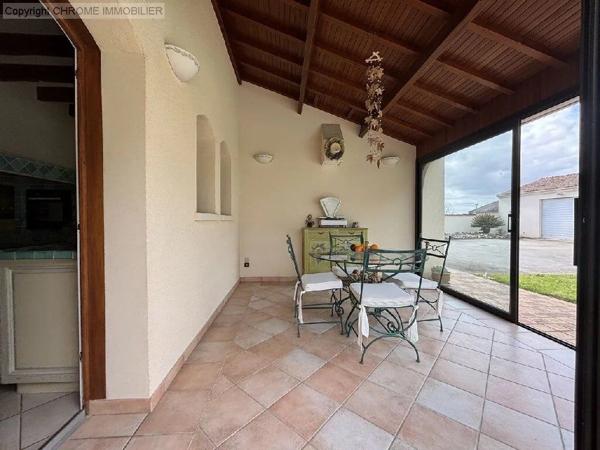 Vente                                                      Maison
                        
                     6 pièces                      174 m2                     à Sainte-Bazeille