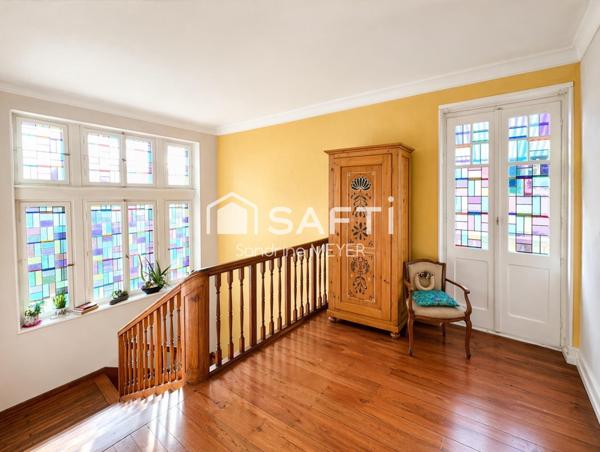 Maison de maître 238 m², terrain 1891 m²