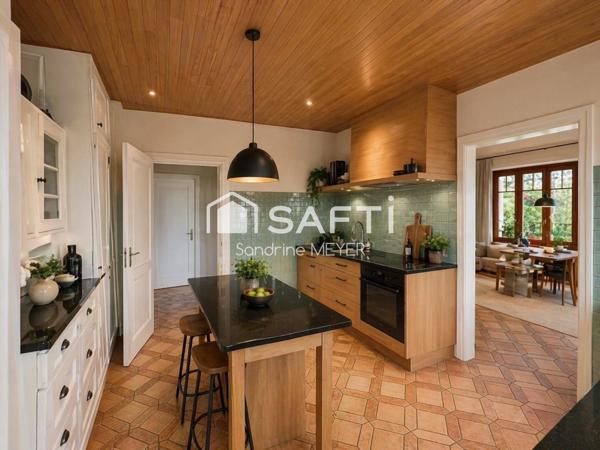 Maison de maître 238 m², terrain 1891 m²