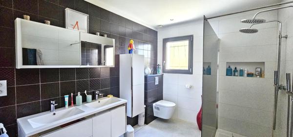 Sommières (30250) Villa contemporaine de 180 m² sur parcelle 1100 m²- plain-pied avec piscine – Environnement calme