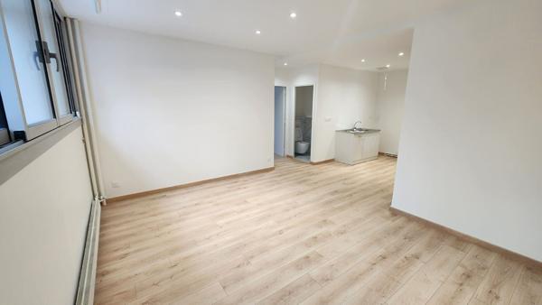 2 pièces renové 49 m² pour profession libérale et médicale. ETAT NEUF