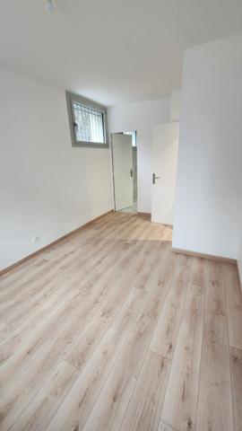 2 pièces renové 49 m² pour profession libérale et médicale. ETAT NEUF