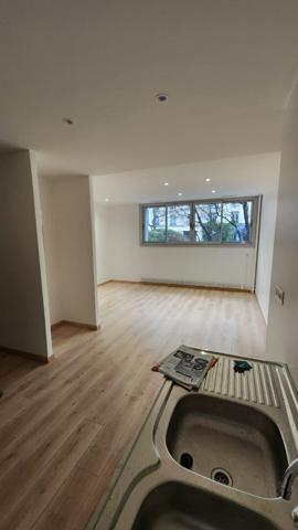 2 pièces renové 49 m² pour profession libérale et médicale. ETAT NEUF