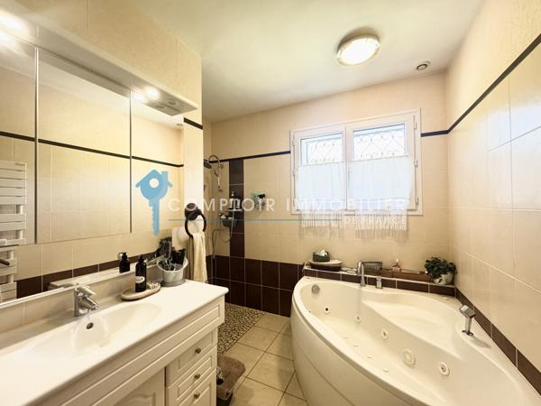 Villa
                                                                                                                                                                                                                                                                                                                        5 pièce(s)                                                                                                                                                                                                          5 chambre(s)                                                                                                                                                                                                          140  m²
