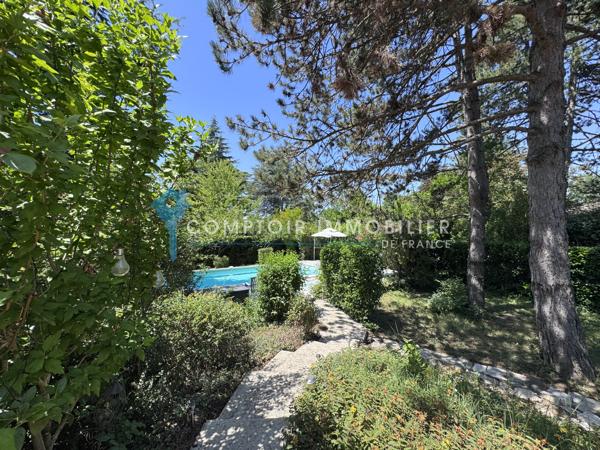 Villa
                                                                                                                                                                                                                                                                                                                        5 pièce(s)                                                                                                                                                                                                          5 chambre(s)                                                                                                                                                                                                          140  m²