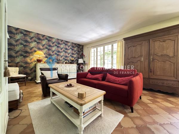 Villa
                                                                                                                                                                                                                                                                                                                        5 pièce(s)                                                                                                                                                                                                          5 chambre(s)                                                                                                                                                                                                          140  m²