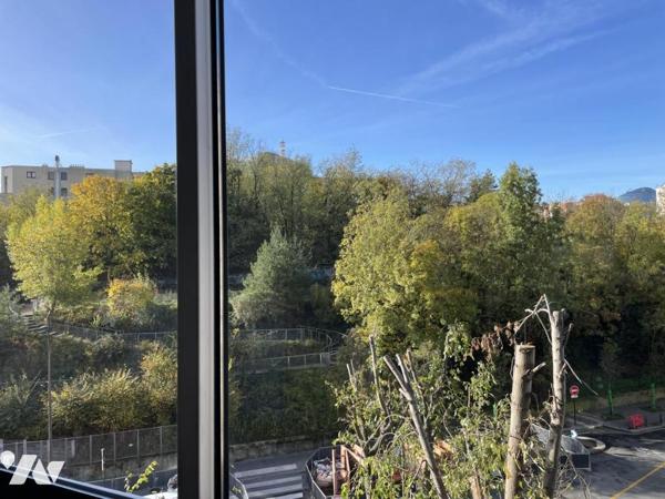 Paris XV - Le Grand-Pavois : Lumineux appartement familial avec vue dégagée sur la Coulée verte